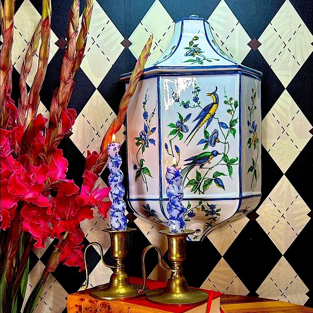 Grand Chinoiserie Wall Pocket Ceramic | Hand-Painted Phoenix & Birds & Florals - Picture 4 of 17